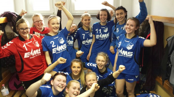 Jubel bei der weiblichen A-Jugend, die mit dem Sieg bei der SpG Weißenfels/Großgrimma einen weiteren Schritt in Richtung Meisterschaft gemacht haben. | Foto: Gunnar Lehmann