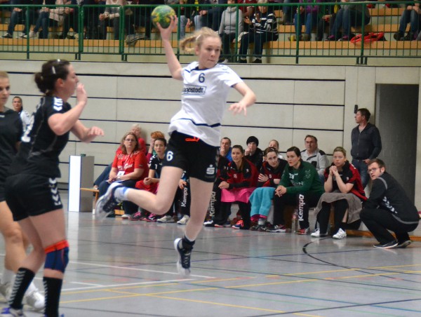 Juliane Gaul aus der weiblichen A-Jugend unterstützte die Frauen auch gegen den FSV Magdeburg und steuerte zwei Treffer zum Sieg bei.