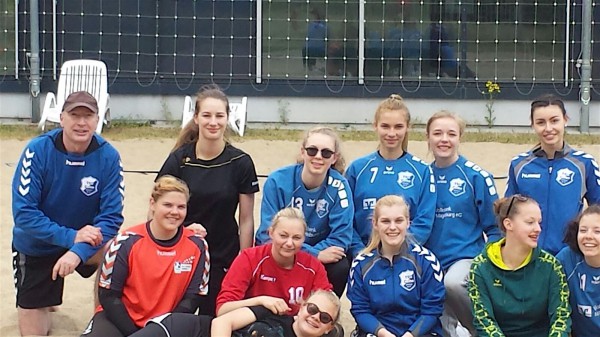 Das abschließende Gruppenfoto auf dem Beachplatz der Landessportschule Osterburg. | Foto: privat