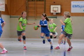 Maya Rätzel hat den Ball gut im Griff. Die weibliche E-Jugend scheiterte trotz einem guten Zusammenspiel an der Chancenverwertung. | Foto: TSV Niederndodeleben